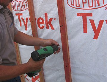 Як утеплити стіну будинку під сайдингом — послідовність монтажу