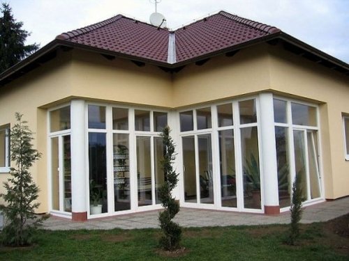 Скління, або якими можуть бути вікна веранди