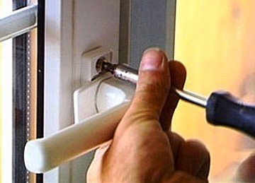 Як відрегулювати пластикову балконні двері правильно