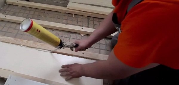 Як утеплити підлогу на балконі: підготовка. Вибір утеплювача. Укладання лаг. Монтаж теплоізолятора і обшивка Як утеплити підлогу на балконі: підготовка. Вибір утеплювача. Укладання лаг. Монтаж теплоізолятора і обшивка