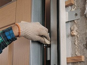Утеплені металеві двері: використовувані матеріали, монтаж утеплювача, обробка