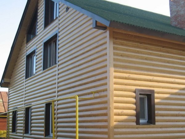 Обшивка будинку Блок Хаусом – сучасний і красивий варіант облицювання