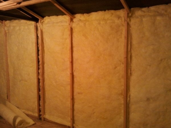 Утеплення металевого гаража: вибір матеріалу для зовнішнього та внутрішнього утеплення стін і воріт Утеплення металевого гаража: вибір матеріалу для зовнішнього та внутрішнього утеплення стін і воріт