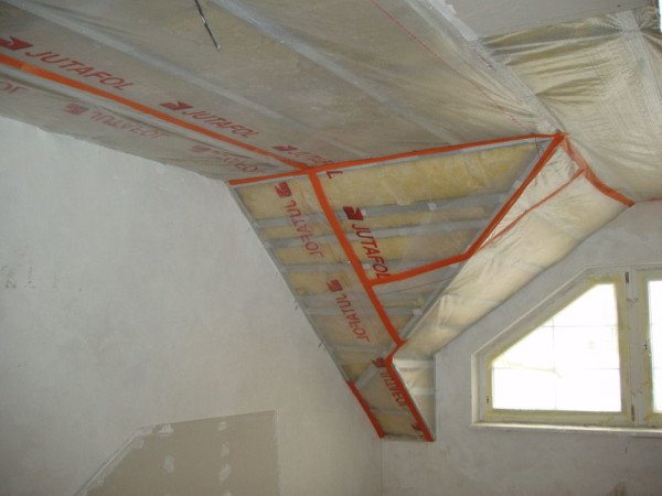 Як утеплити стелю в хаті. Пристрій пароізоляції, обрешітки. Вибір теплоізолюючого матеріалу. Підшивка Як утеплити стелю в хаті. Пристрій пароізоляції, обрешітки. Вибір теплоізолюючого матеріалу. Підшивка