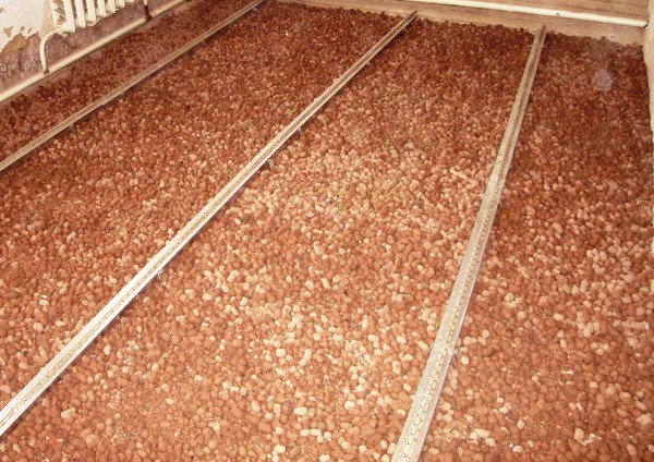 Утеплення стелі керамзитом: робимо своїми руками