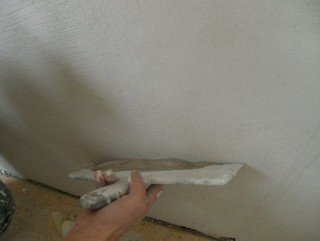 Як утеплити стіни пінопластом. Кріплення утеплювача. Обробка стиків листа. Нанесення вирівнюючого шару