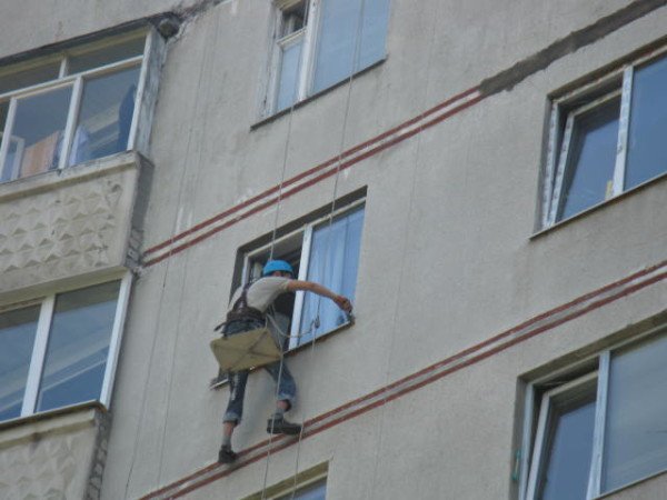 Обробка віконних укосів зовні: аналіз можливих варіантів