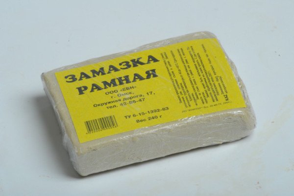 Чим краще утеплити вікна на зиму: застосування газет, смужок тканини, поролону, парафіну