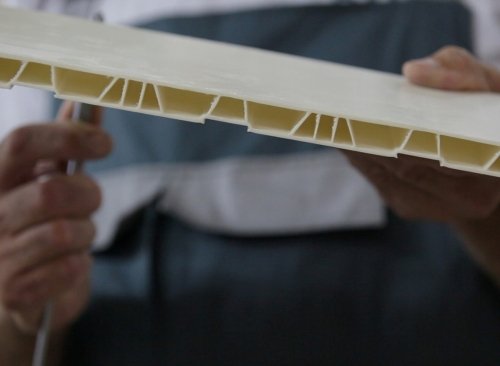Монтаж підвіконня ПВХ для пластикового вікна
