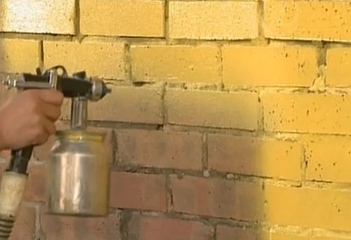 Водоемульсійна фасадна фарба: особливості використання