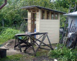 Як побудувати деревяний туалет для дачі своїми руками покрокова інструкція