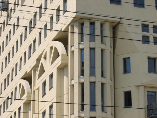 Фасади багатоповерхових будинків: особливості обробки