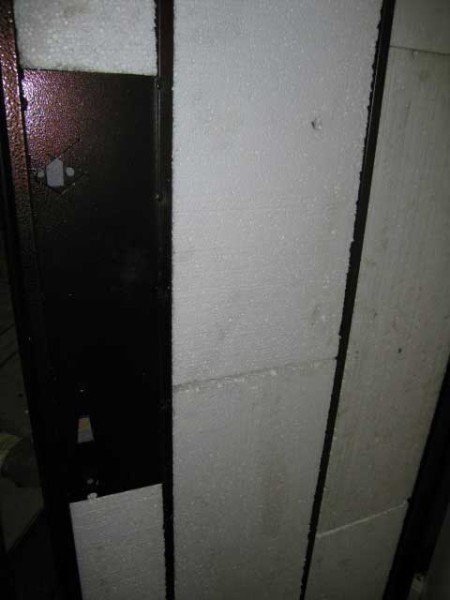 Як утеплити двері: утеплення деревяних, сталевих, металопластикових конструкцій Як утеплити двері: утеплення деревяних, сталевих, металопластикових конструкцій