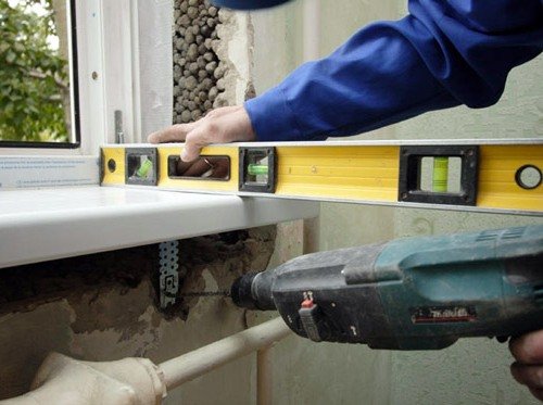 Монтаж підвіконня ПВХ для пластикового вікна