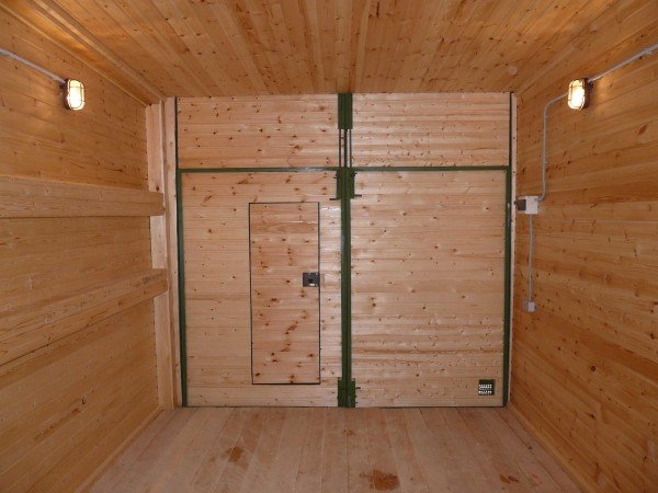 Як утеплити підлогу в гаражі. Застосування керамзиту, пінопласту під стяжкою і під дощатим настилом