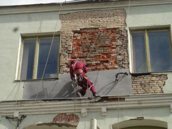 Ремонт фасаду багатоквартирного будинку: особливості виконання робіт
