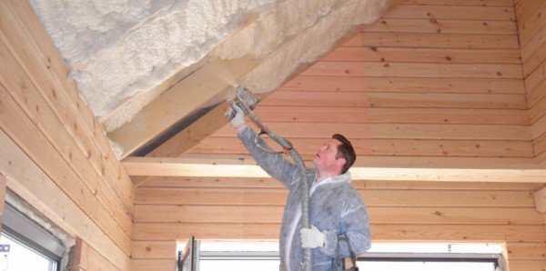 Утеплення скатної даху зсередини: вибір матеріалів, підготовка і монтаж Утеплення скатної даху зсередини: вибір матеріалів, підготовка і монтаж