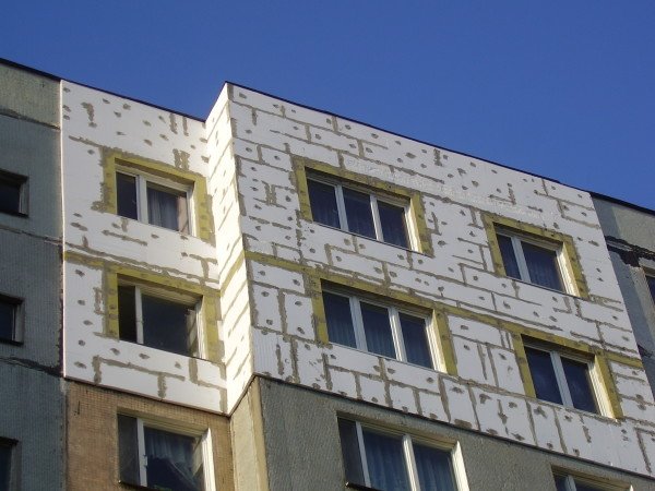 Фасадний утеплювач: вибір матеріалу. Особливості утеплення пінополіуретаном. Монтаж твердих утеплювачів. Теплоізоляція цокольного поверху