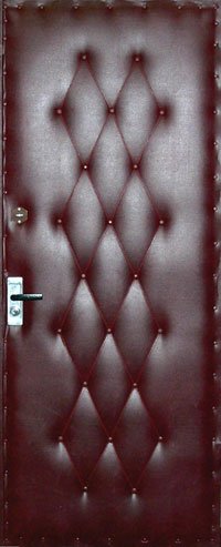 Вхідні деревяні утеплені двері – чим утеплювати