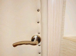 Як утеплити двері: утеплення деревяних, сталевих, металопластикових конструкцій Як утеплити двері: утеплення деревяних, сталевих, металопластикових конструкцій