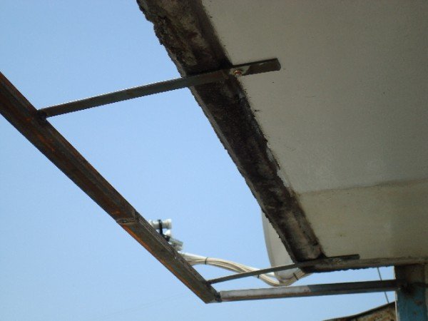 Скління лоджії з виносом: особливості проведення робіт