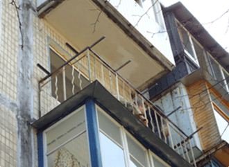 Засклення балконів в хрущовці: що потрібно знати
