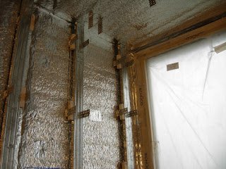 Утеплення стін мінватою зсередини. Кріплення на підвіси. Укладання в готовий каркас