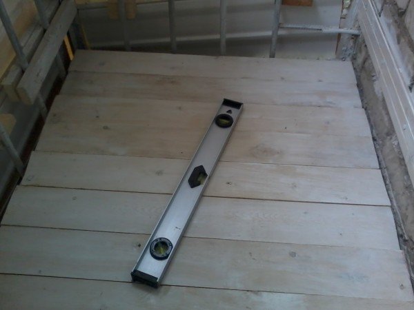 Як утеплити підлогу на балконі: підготовка. Вибір утеплювача. Укладання лаг. Монтаж теплоізолятора і обшивка Як утеплити підлогу на балконі: підготовка. Вибір утеплювача. Укладання лаг. Монтаж теплоізолятора і обшивка