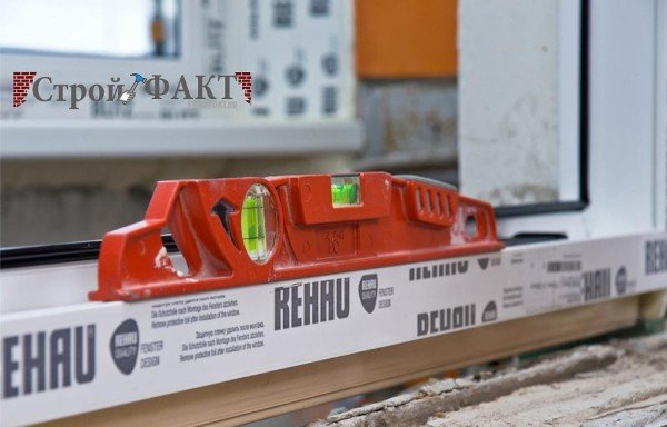 Як встановити пластикове підвіконня: правильна послідовність робіт і важливі нюанси