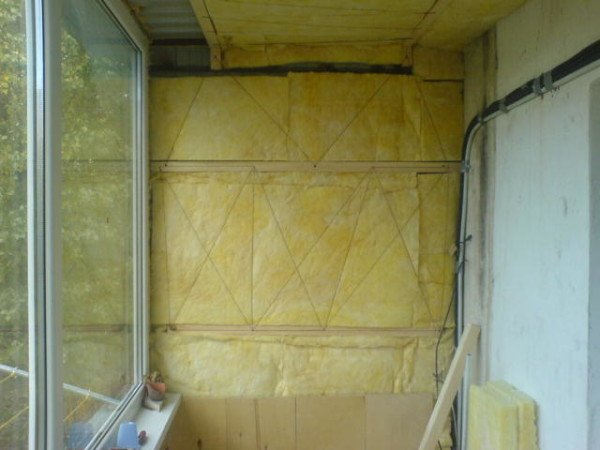 Утеплення балкона зсередини. Пінопластова шуба. Базальтова вата з латами Утеплення балкона зсередини. Пінопластова шуба. Базальтова вата з латами