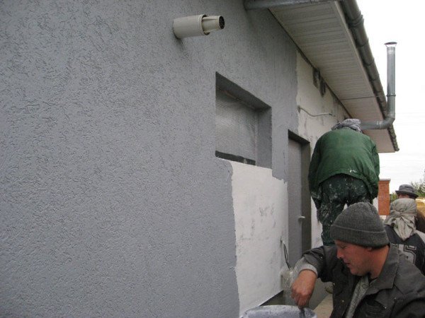 Самостійне оштукатурювання фасадів будівель: краса і якість ваших стін