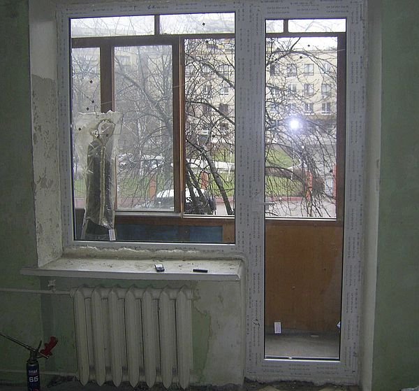 Прибудова балкона на першому поверсі: особливості пристрою