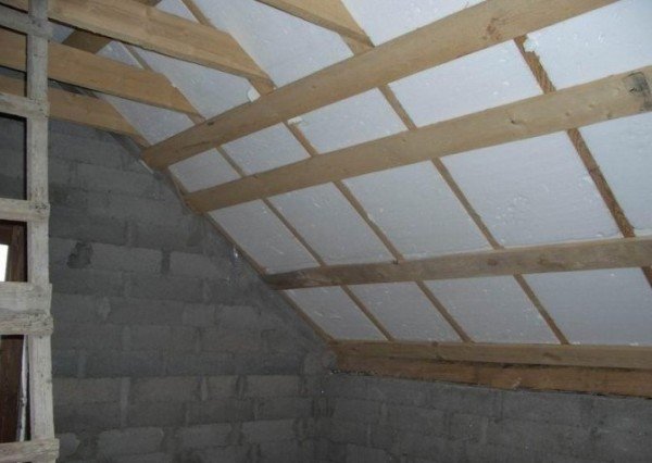 Як утеплити стелю в хаті. Пристрій пароізоляції, обрешітки. Вибір теплоізолюючого матеріалу. Підшивка Як утеплити стелю в хаті. Пристрій пароізоляції, обрешітки. Вибір теплоізолюючого матеріалу. Підшивка