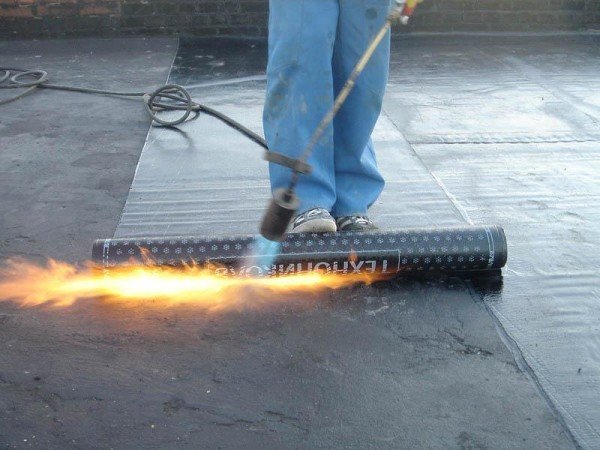 Утеплення металевого гаража: вибір матеріалу для зовнішнього та внутрішнього утеплення стін і воріт Утеплення металевого гаража: вибір матеріалу для зовнішнього та внутрішнього утеплення стін і воріт