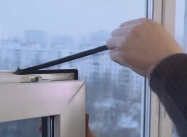 Як утеплити пластикові вікна своїми руками: проблеми і способи їх усунення