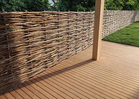 Плетений паркан своїми руками гілок, дощок або ПВХ лози