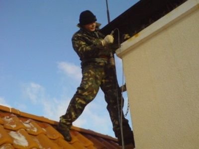 Чищення димоходу своїми руками з допомогою щітки і йоржика Чищення димоходу своїми руками з допомогою щітки і йоржика