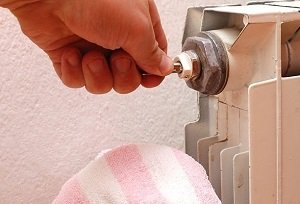 Конструкція автоматичного крана Маєвського: принцип роботи і схема