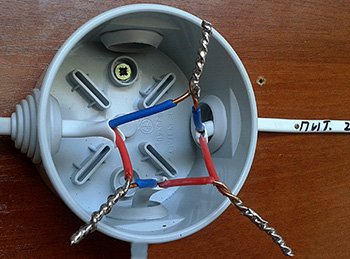 Правильне зєднання проводів в розподільній коробці