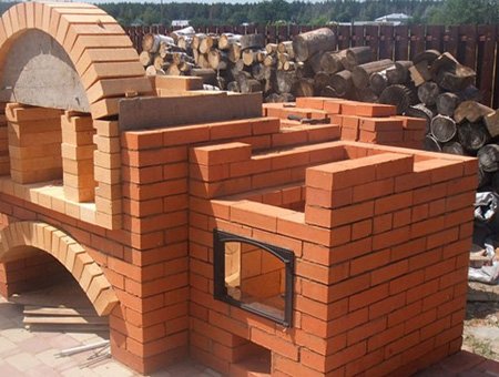 Мангал коптильня з цегли своїми руками