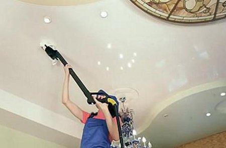 Як мити натяжні стелі в домашніх умовах без розлучень