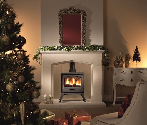 Камяні каміни для дому: фото в інтерєрі