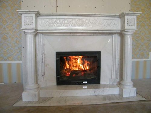 Мармурові каміни в інтерєрі: фото та монтаж