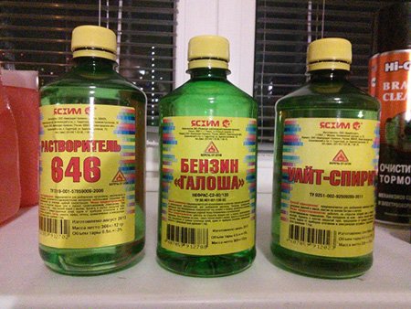 Чим відмити монтажну піну з рук, одягу, пластикових вікон, дверей