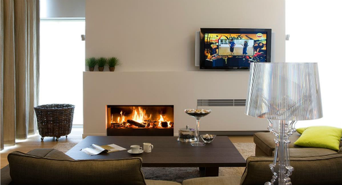 Як камін вмонтувати в стіну електричний вбудовуваний з великим склом в квартирі