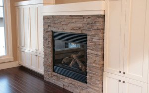 Правильний догляд за склом каміна: як почистити скло своїми руками