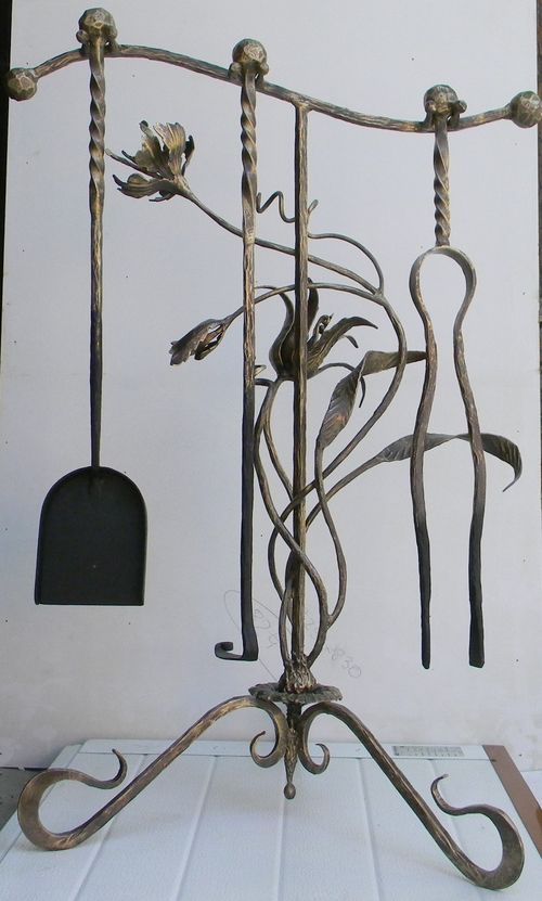 Підставка під камін і камінні топки, приладдя із скла і листового металу на фото