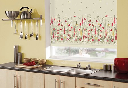 Штори в стилі кантрі в інтерєрі будинку