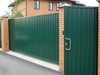 Ворота з профнастилу своїми руками: різновиди та креслення