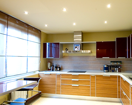 Як розташувати світильники на натяжній стелі: схеми і варіанти